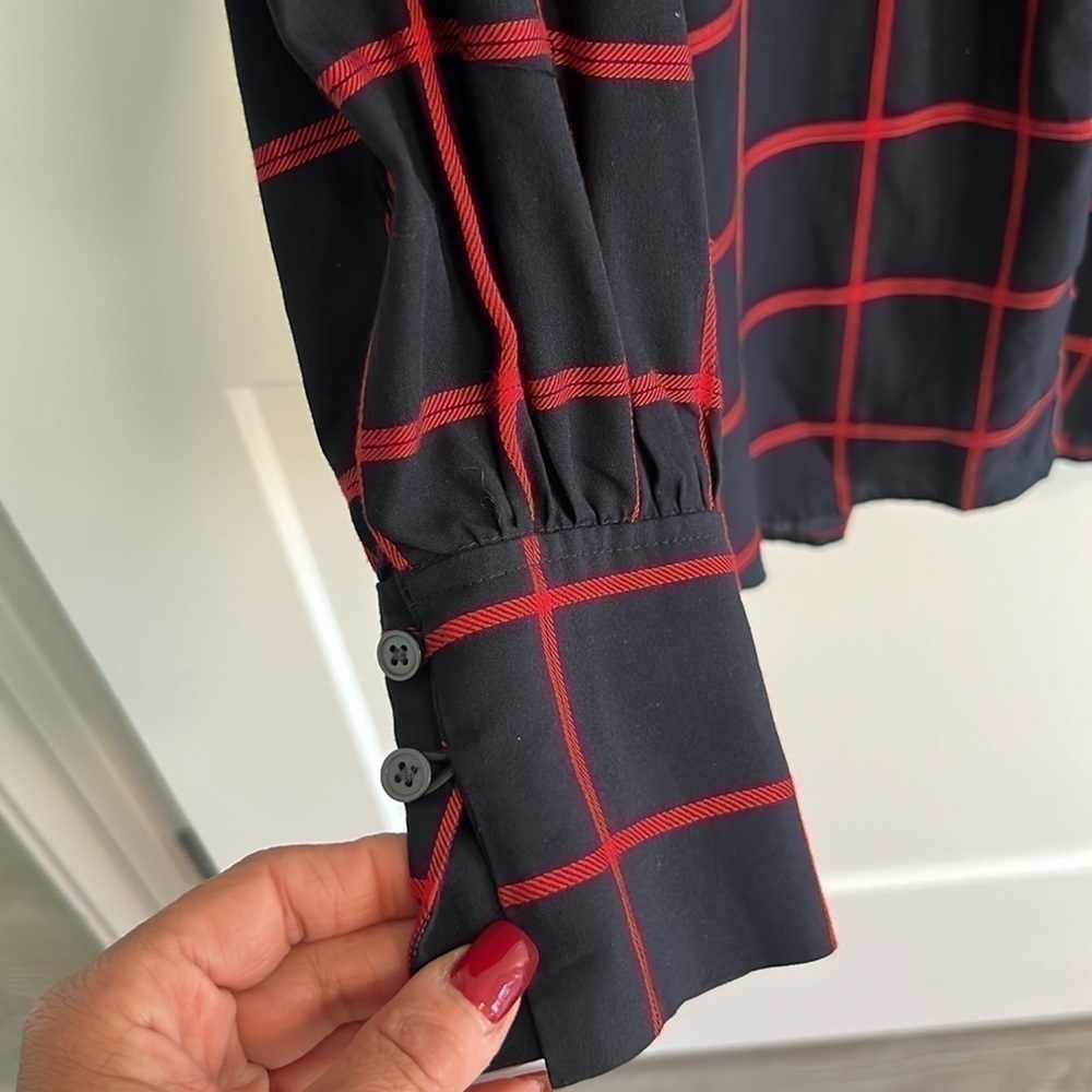 Loft buttoned down black and red top - size medium - Picture 5 of 8